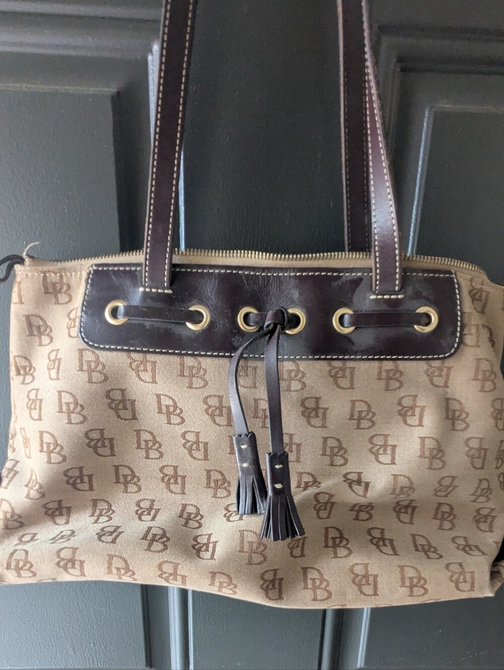 Y2K Dooney & Bourke Tan Monogram Zip Tote Bag Double Handles Gold Tassel